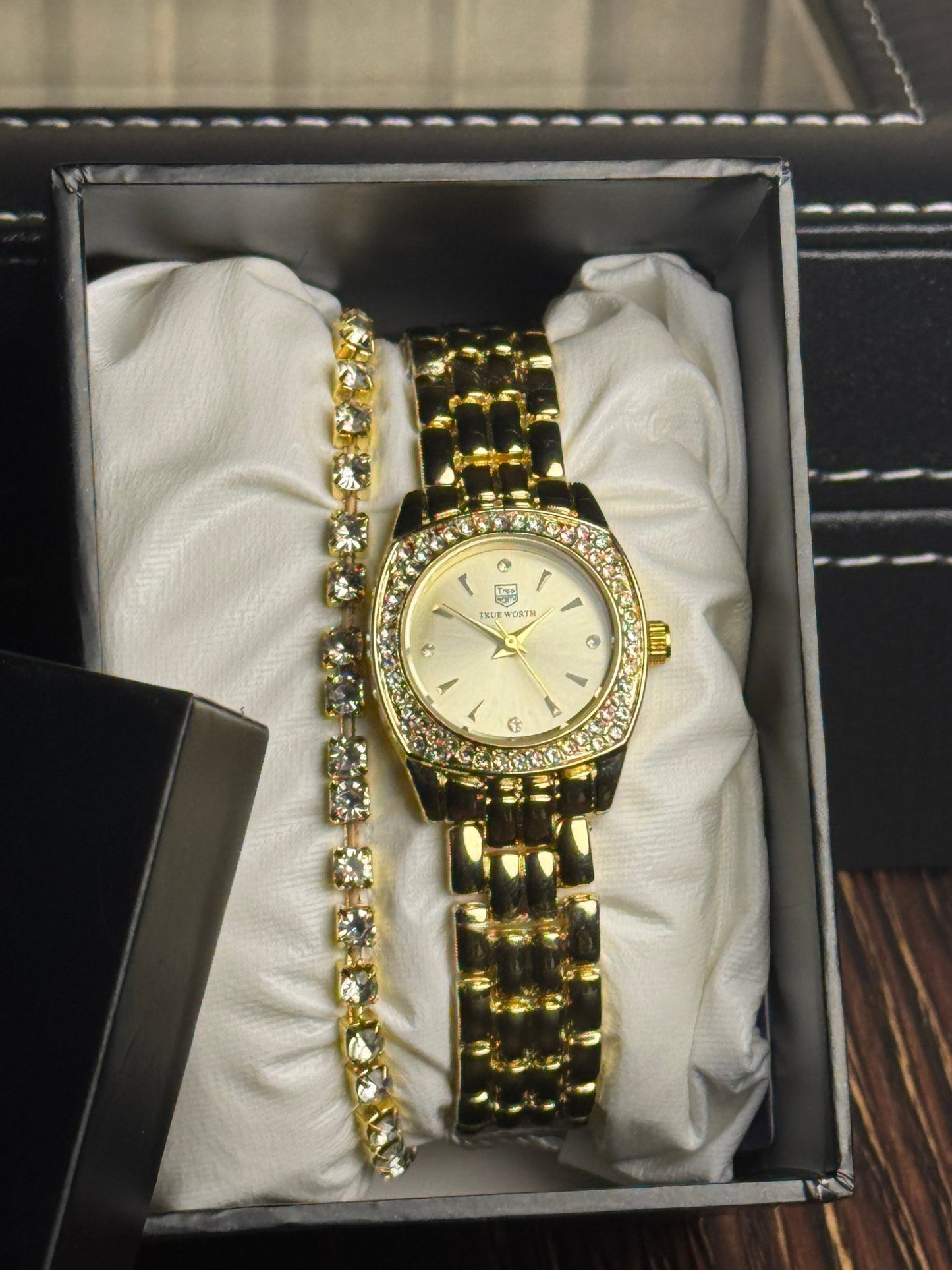 Classic Gold Round Dial with Crystal Crown Finish. - AESTHETIC WATCHES