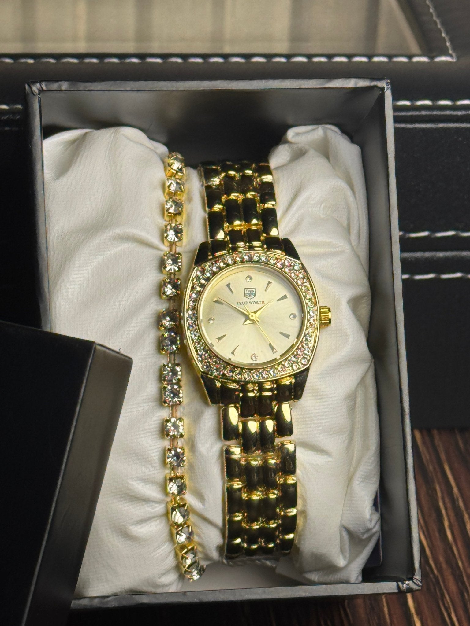 Classic Gold Round Dial with Crystal Crown Finish. - AESTHETIC WATCHES