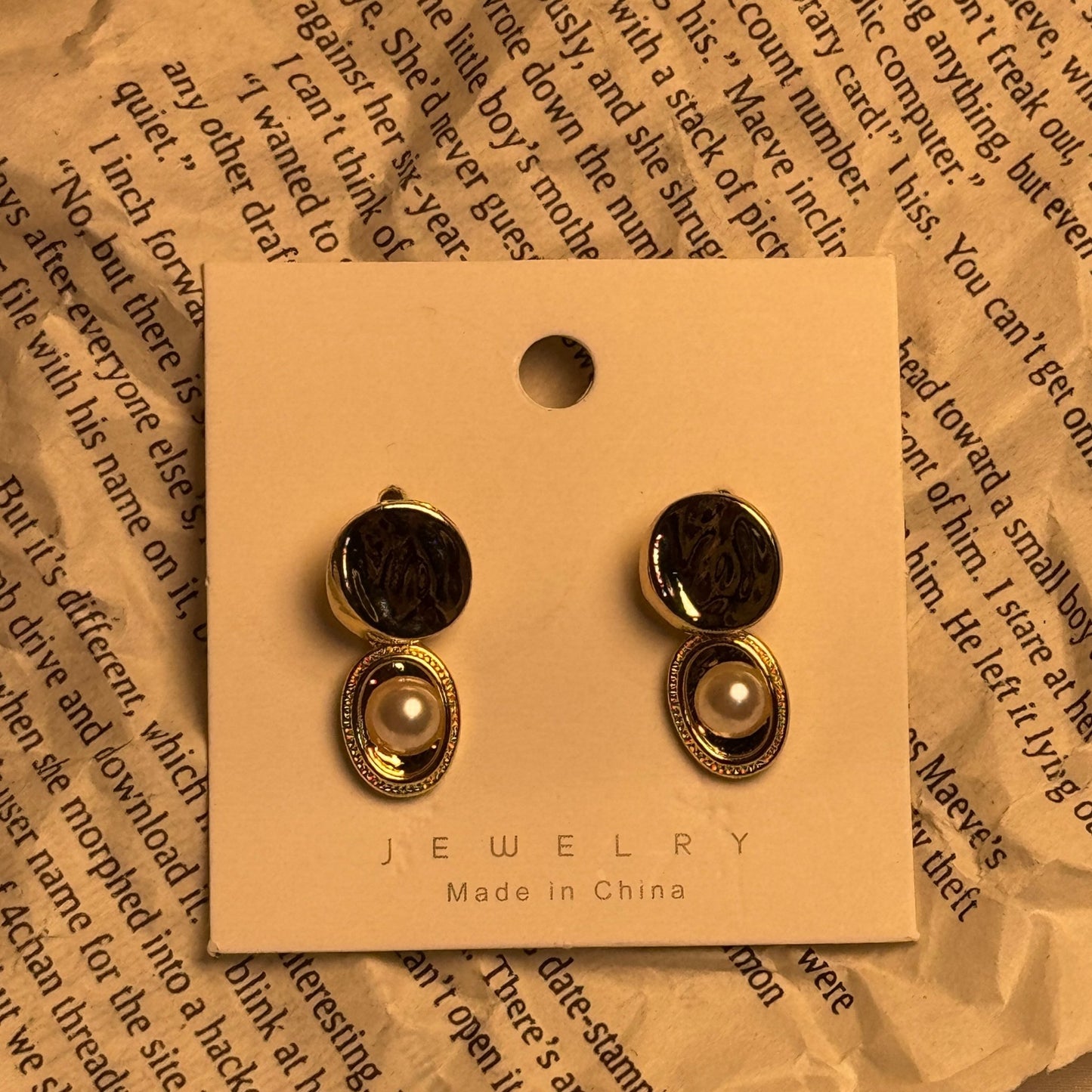 Golden Glow Earrings White Stone Shine 💫 - AESTHETIC WATCHES