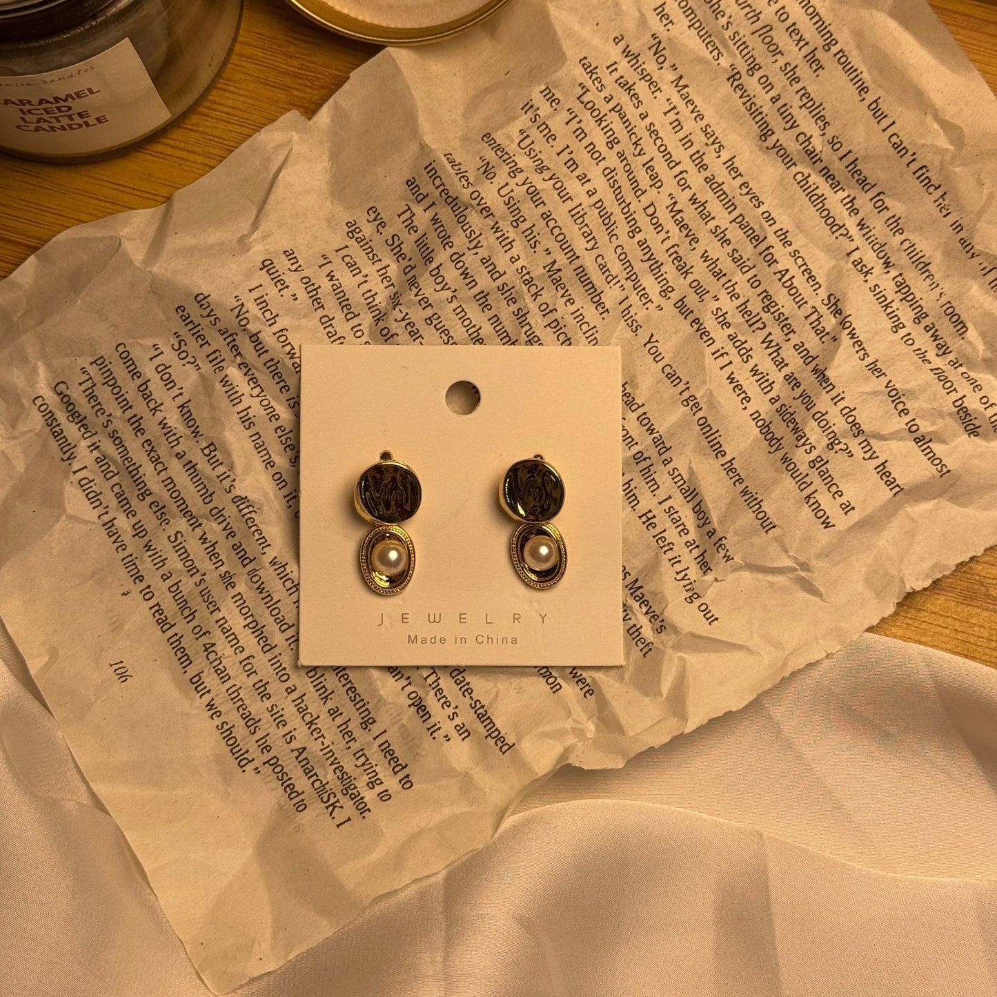 Golden Glow Earrings White Stone Shine 💫 - AESTHETIC WATCHES