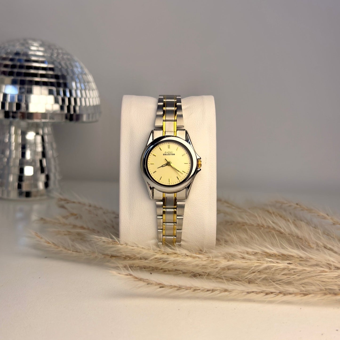 Luminous Pins Watch for Slim Wrists - AESTHETIC WATCHES