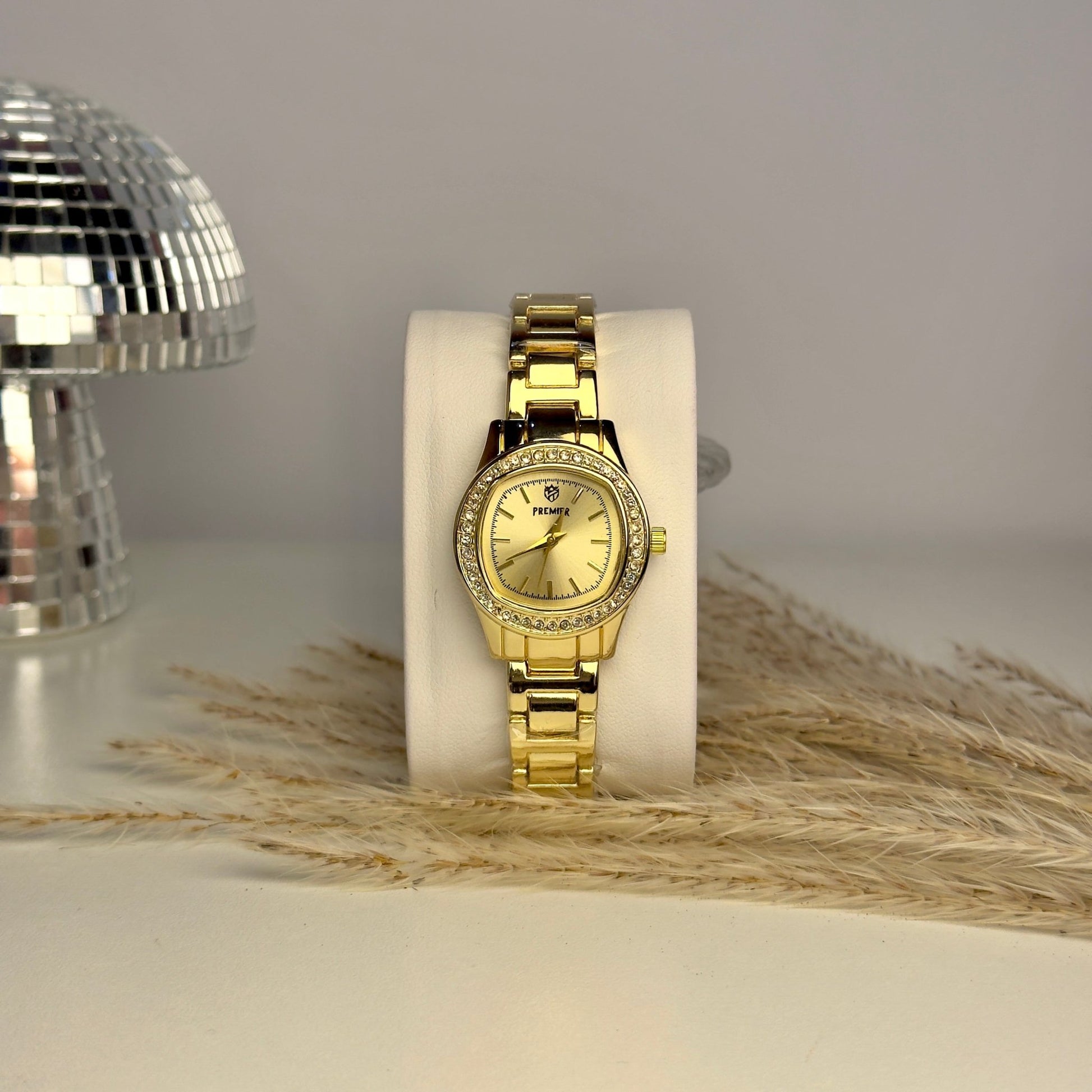 Premium Golden Bold Chain Ladies Watch . - AESTHETIC WATCHES