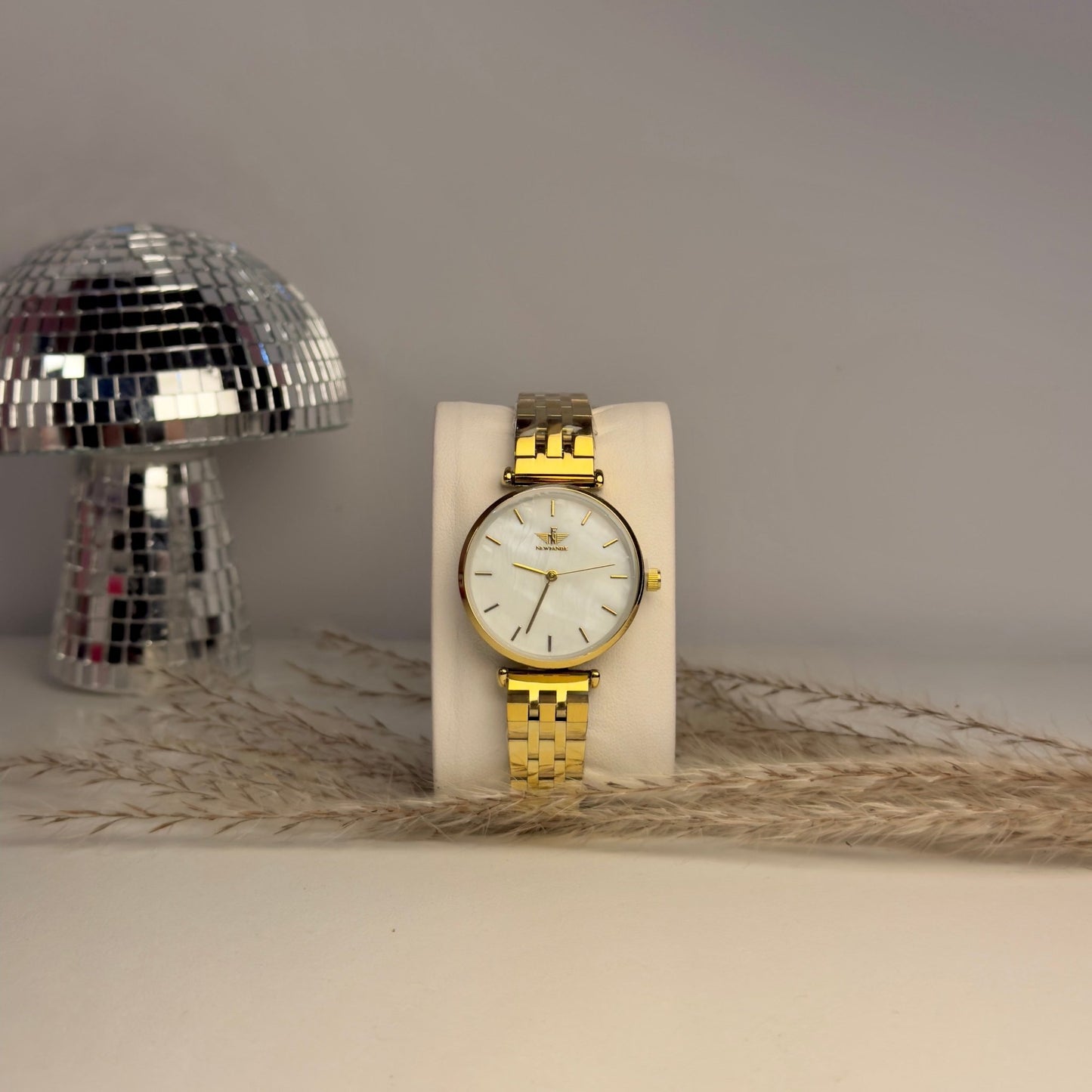 Premium Golden Watch For Her - AESTHETIC WATCHES