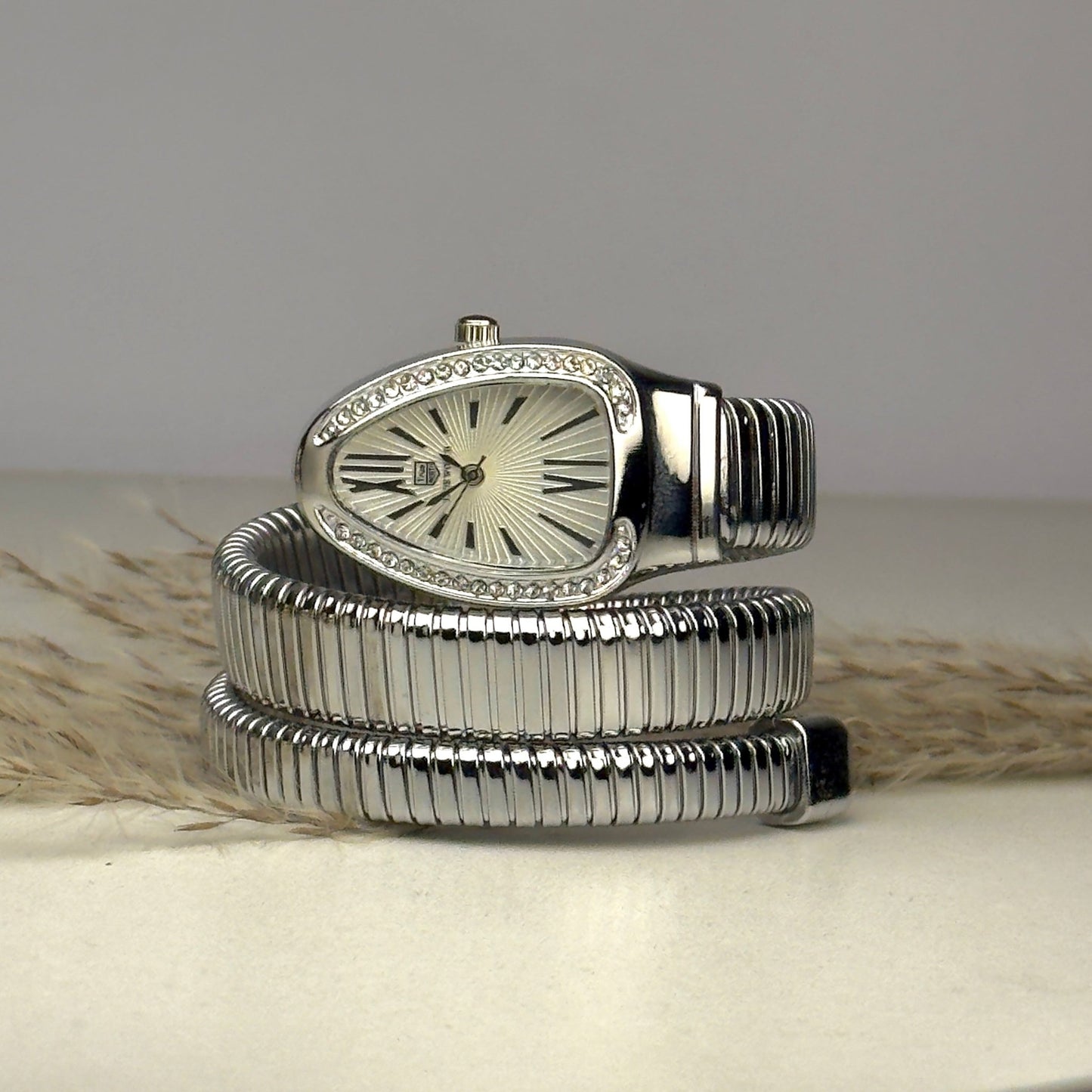 Serpenti Silver White - AESTHETIC WATCHES