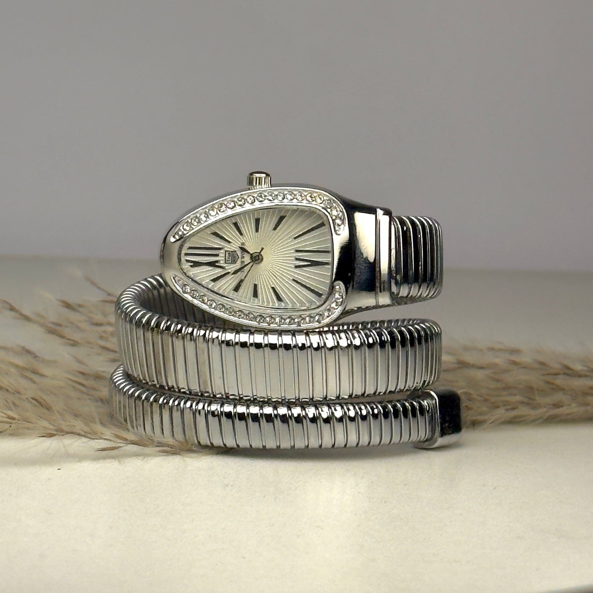Serpenti Silver White - AESTHETIC WATCHES
