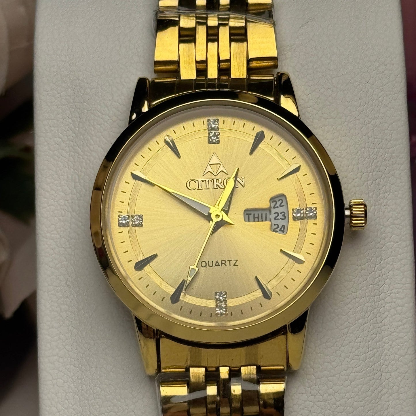 Signature Series. Gold Chain Watch with Date Window. - AESTHETIC WATCHES