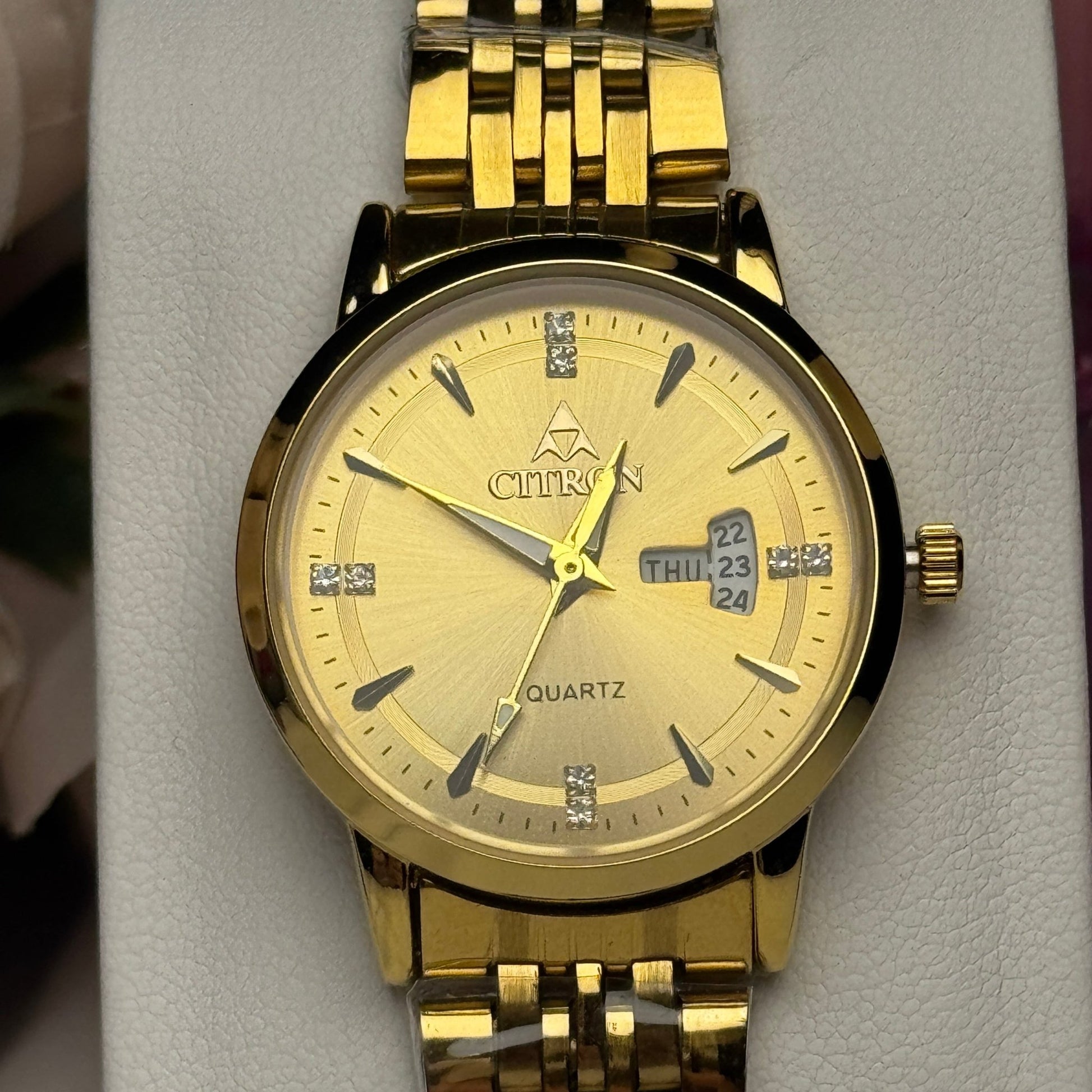 Signature Series. Gold Chain Watch with Date Window. - AESTHETIC WATCHES