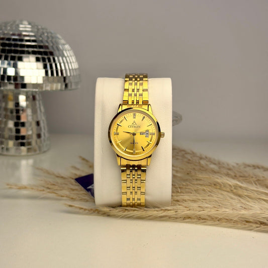 Signature Series. Gold Chain Watch with Date Window. - AESTHETIC WATCHES