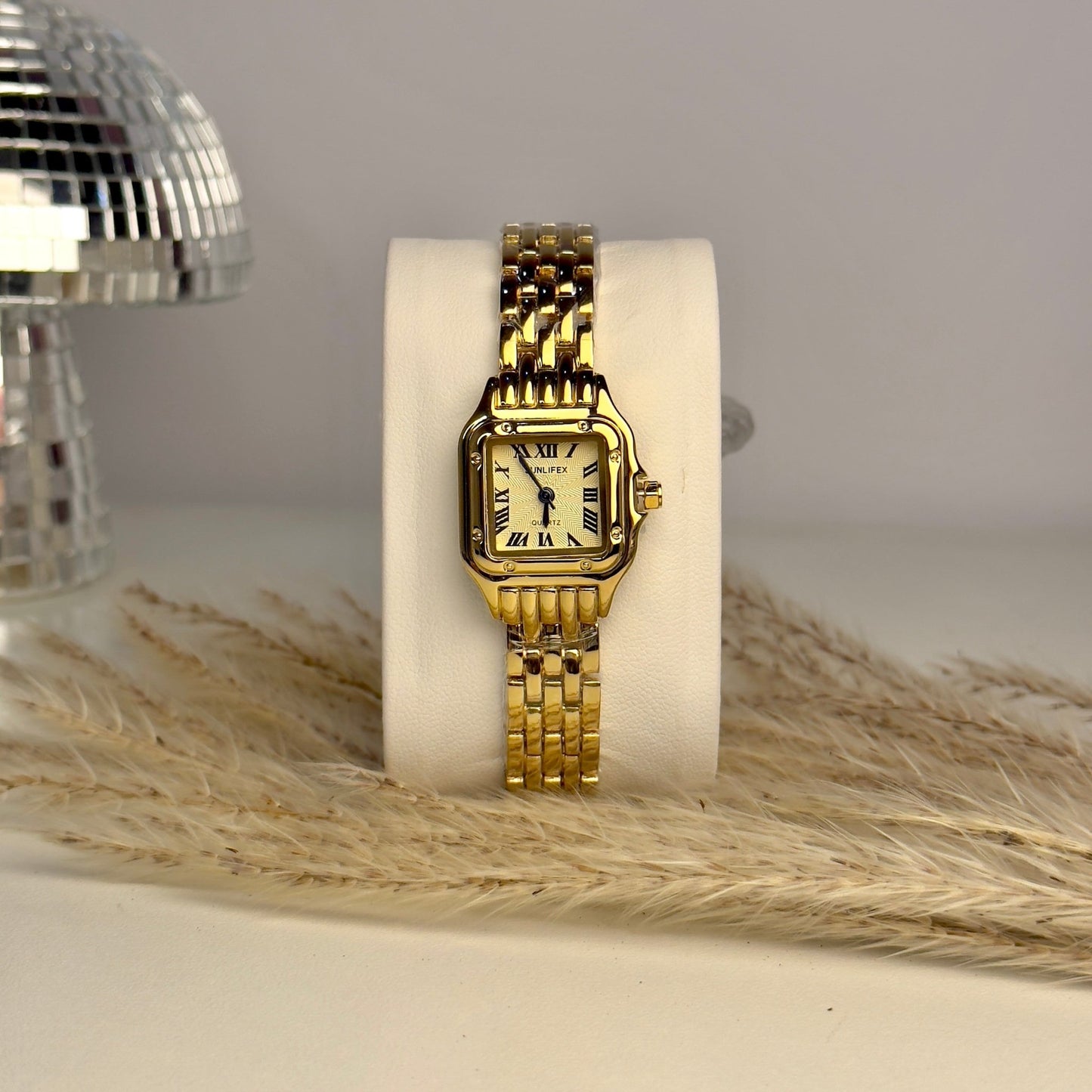 Small dial watch for Her - AESTHETIC WATCHES