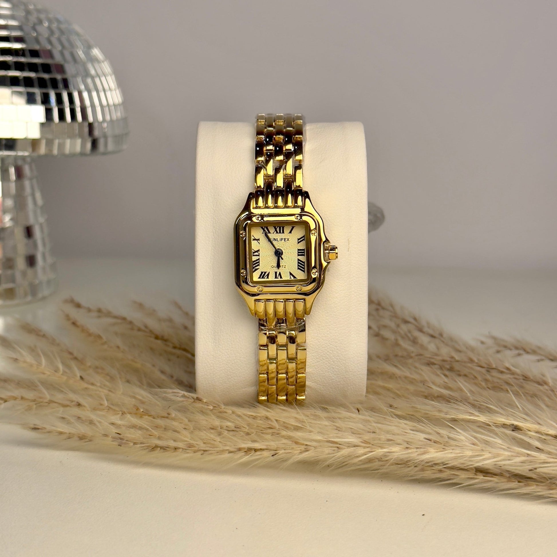 Small dial watch for Her - AESTHETIC WATCHES