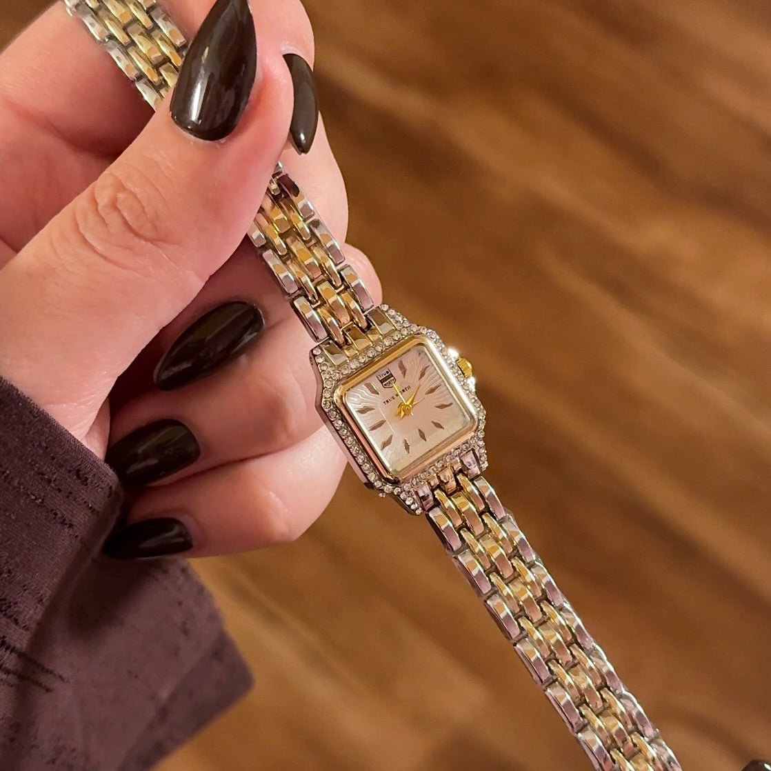 Snow White - AESTHETIC WATCHES