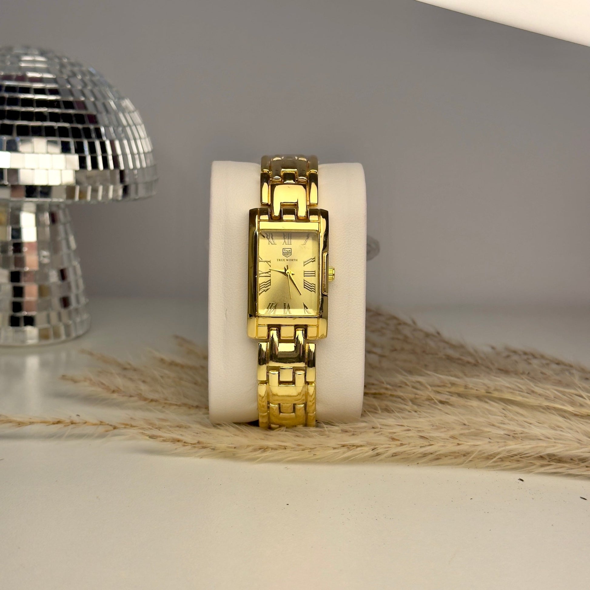 TRUE WORTH - Square Dial - AESTHETIC WATCHES