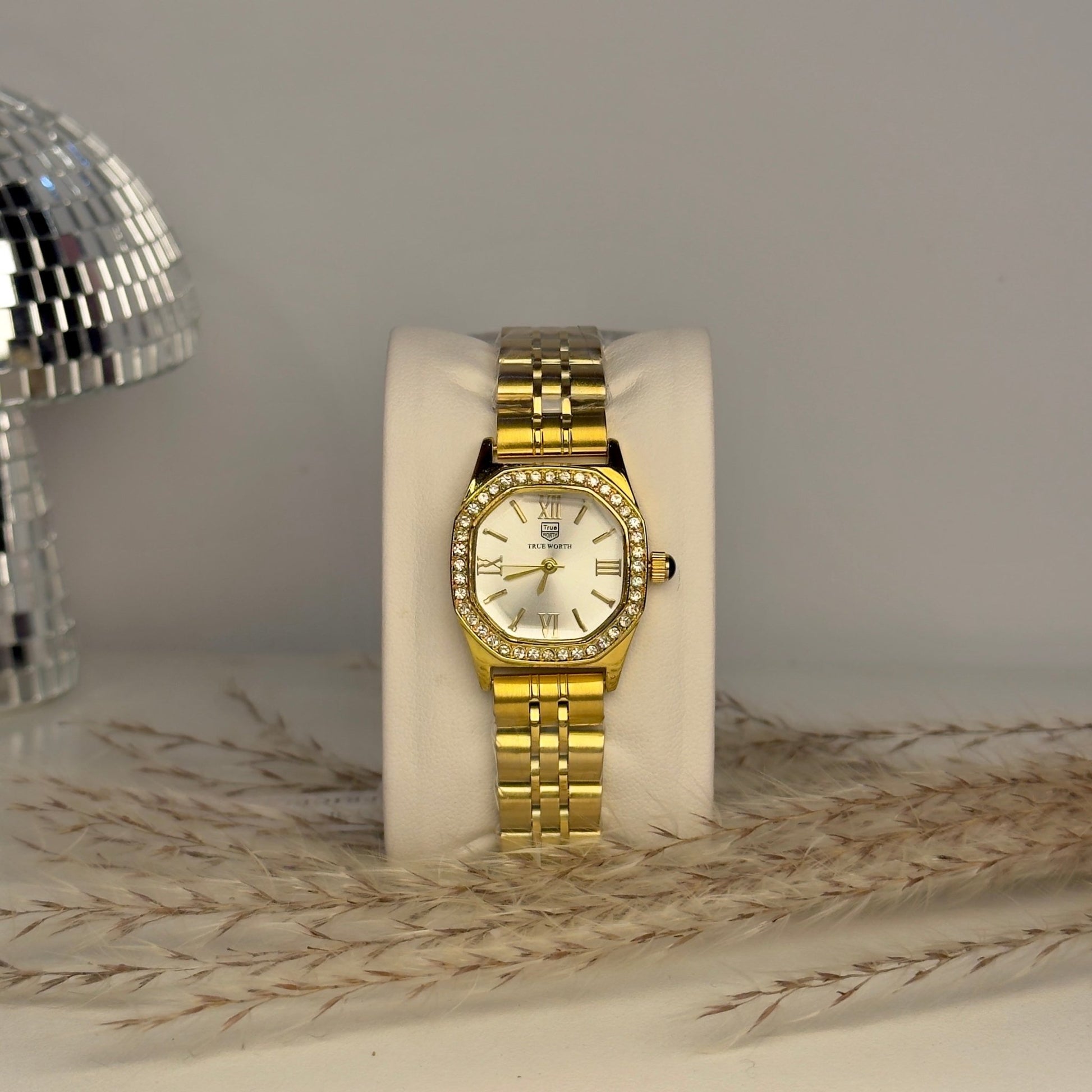 TRUEWORTH - AESTHETIC WATCHES