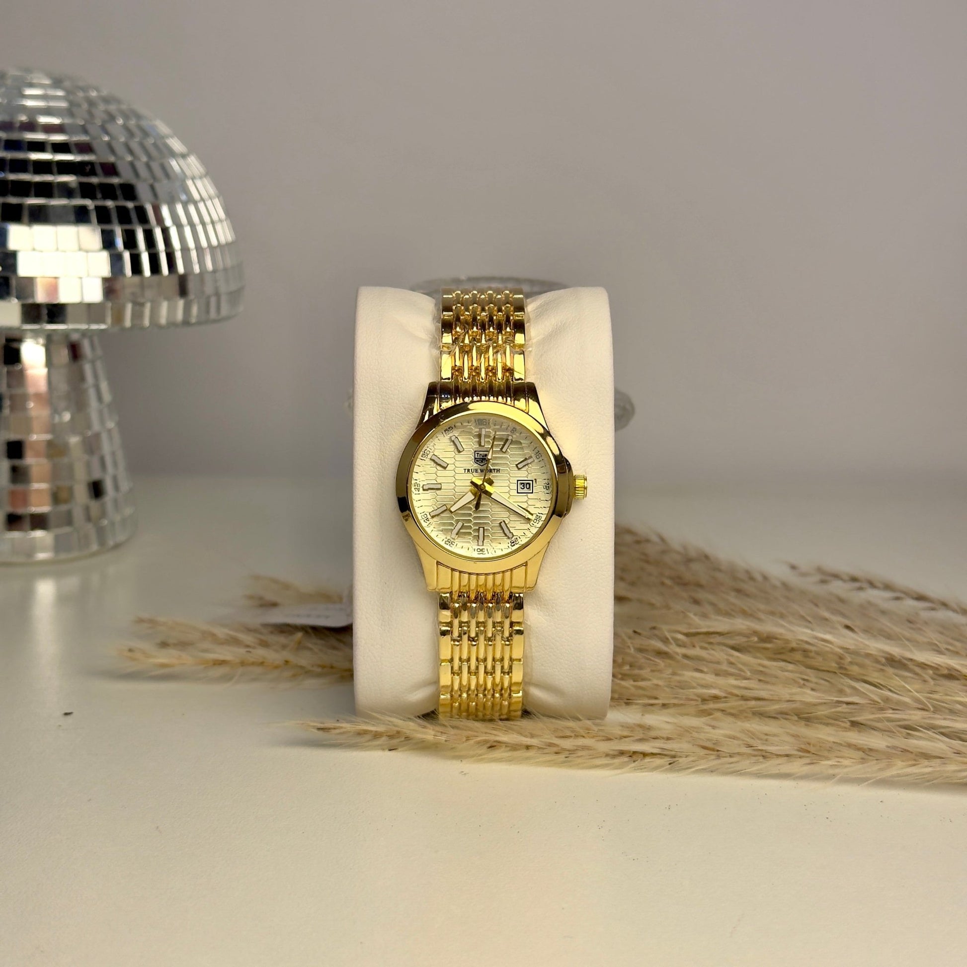 TRUEWORTH - AESTHETIC WATCHES