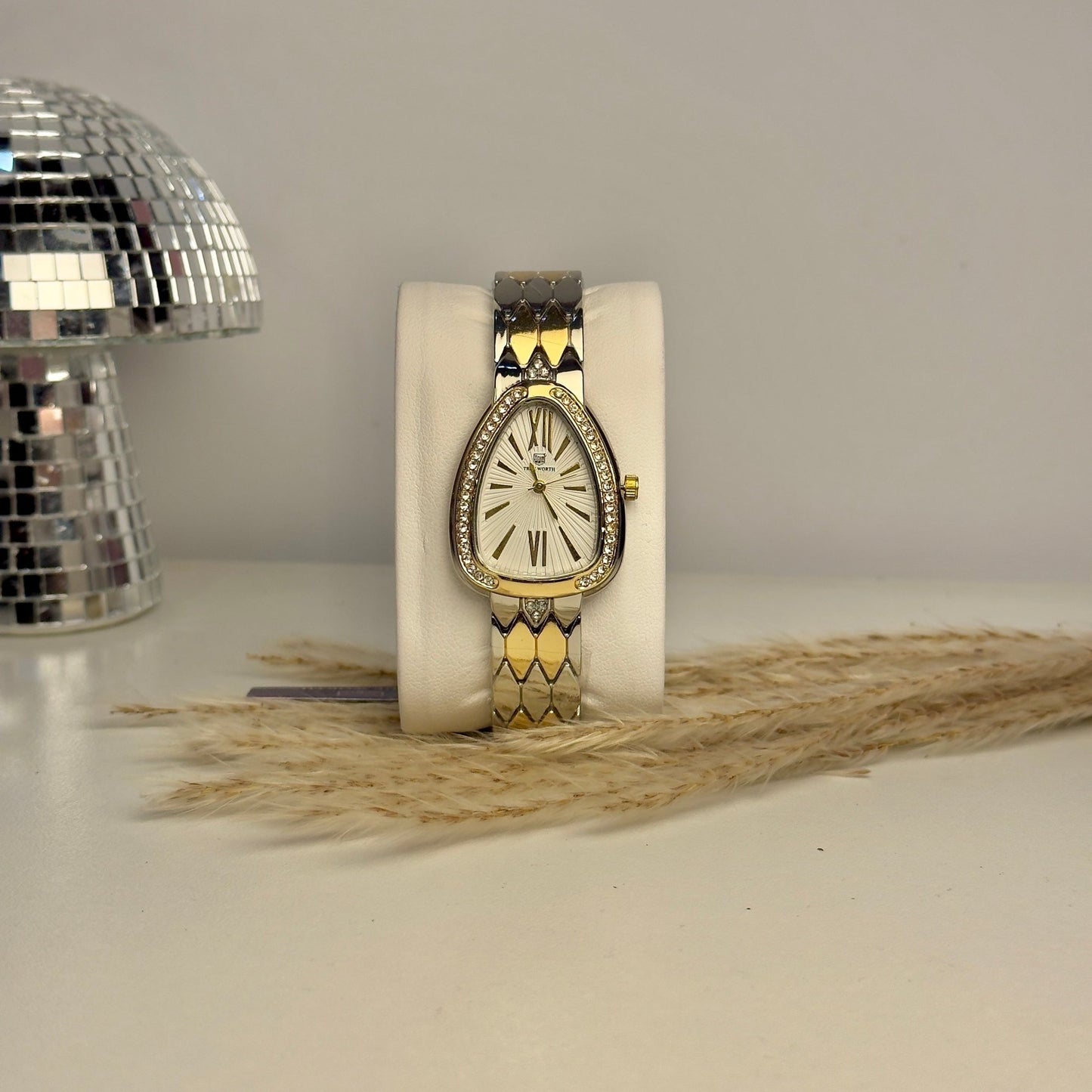 TRUEWORTH - AESTHETIC WATCHES