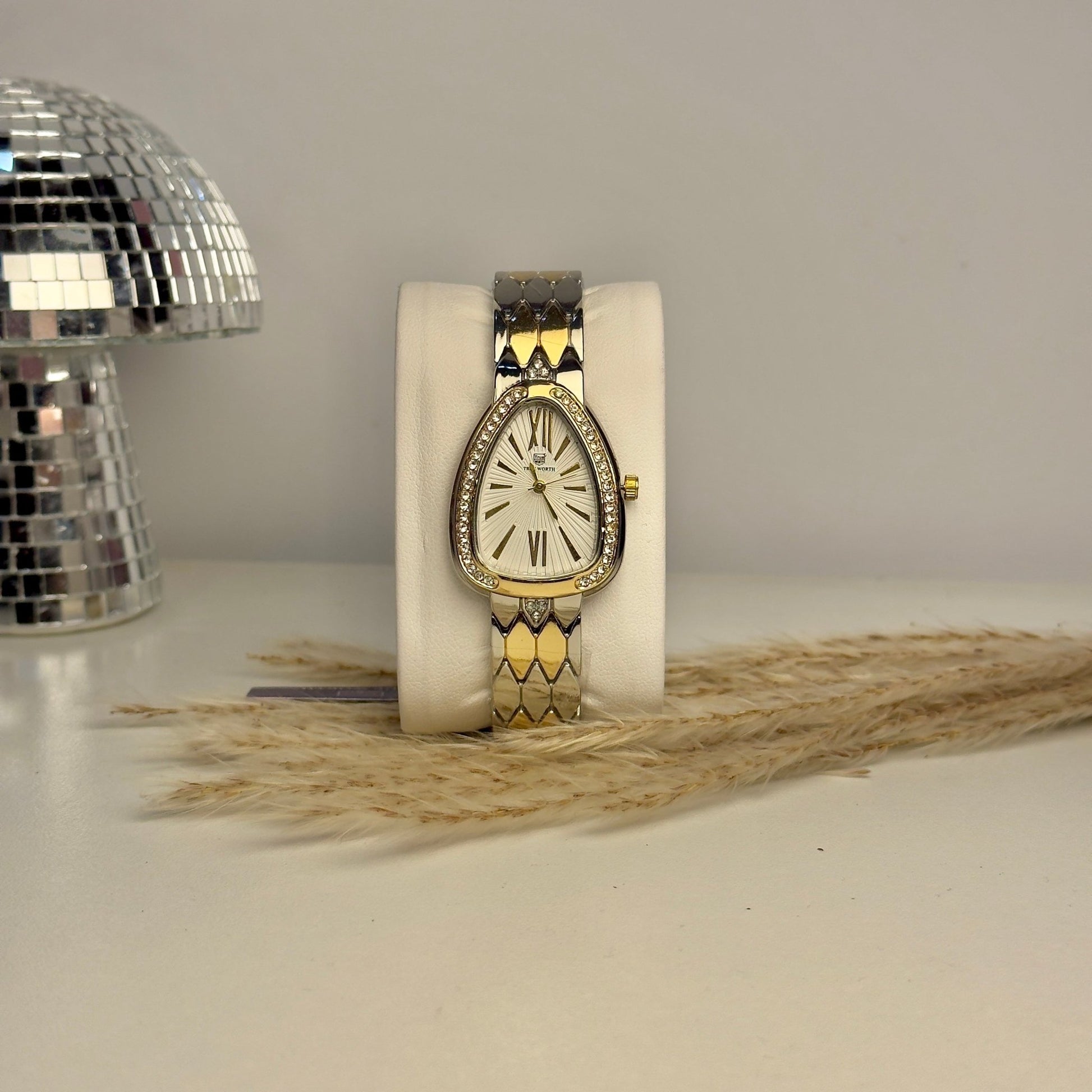 TRUEWORTH - AESTHETIC WATCHES